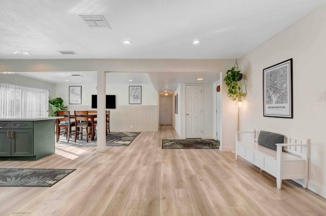 Building Photo - 2523 Palma Vista Ave