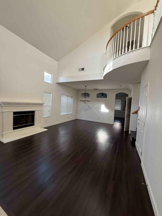 Building Photo - Spacious Cresleigh Ranch Home Near Schools...