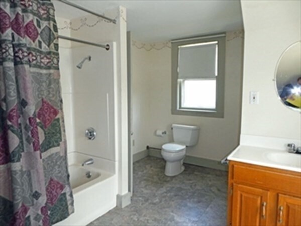 Building Photo - 200 Pleasant St