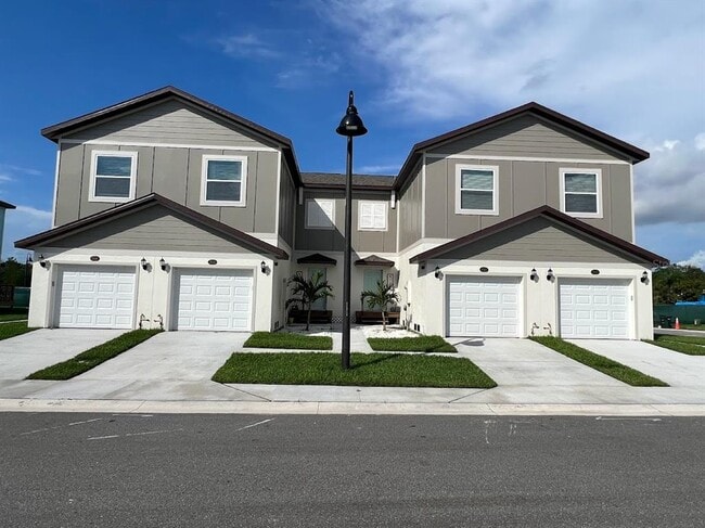 Building Photo - 2058 Silverstone Cir