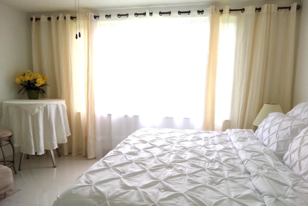 Building Photo - 5950 Del Lago Cir