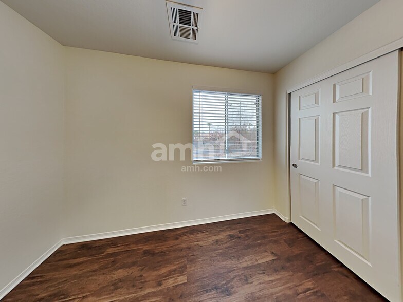 Building Photo - 542 Eresma St