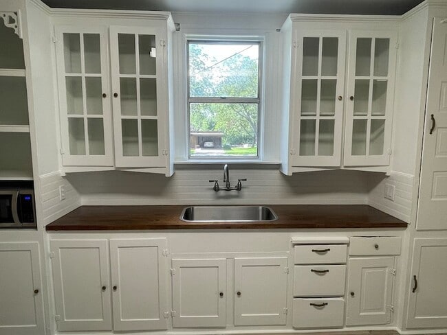 Building Photo - 422 S Orange St