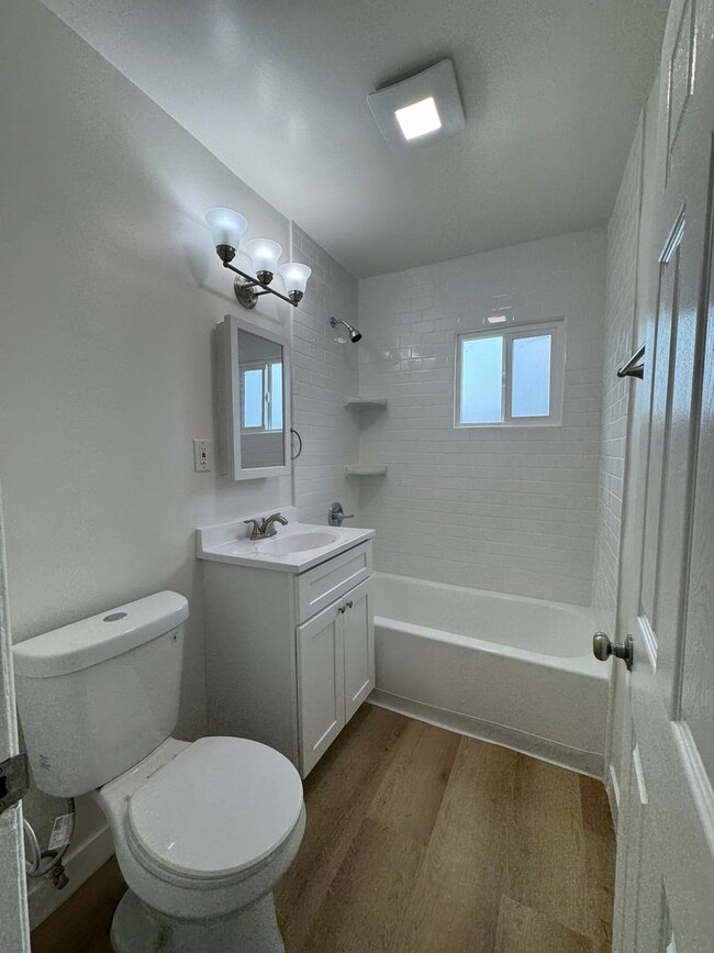 Building Photo - Charming 1-Bedroom Home in Desirable Torra...
