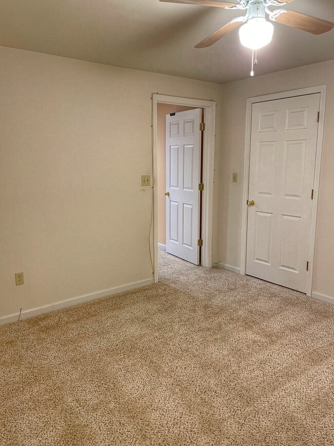 Building Photo - 16 Sea Pines Ct