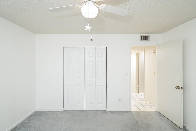 Building Photo - 10 Cristina Ct