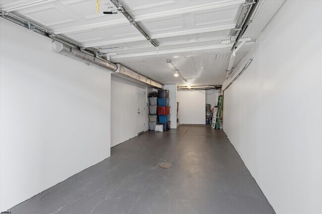 Building Photo - 123 S Berkley Square