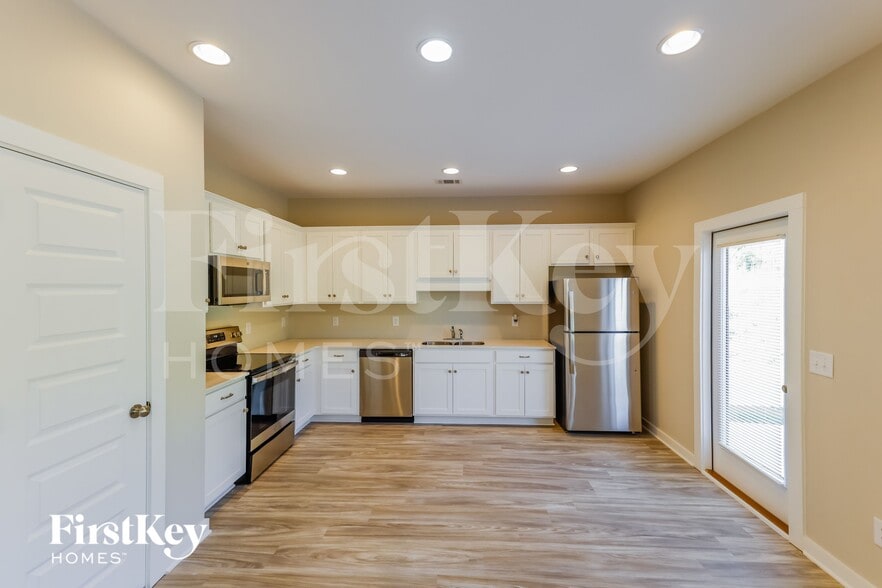 Building Photo - 148 Lakewood Ln