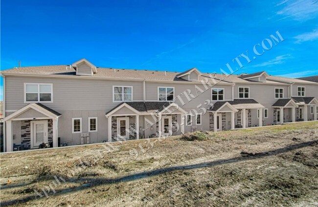 Building Photo - Brand New Townhome 3 Bed 2.5 Bath in Olath...