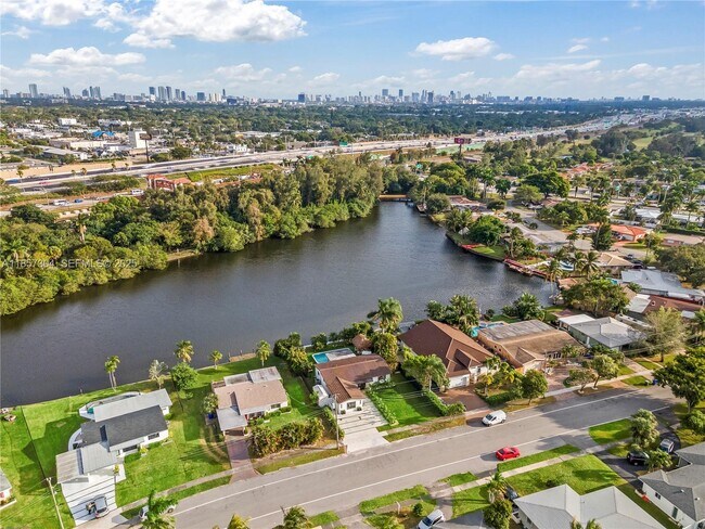 Building Photo - 209 N 31st Ave