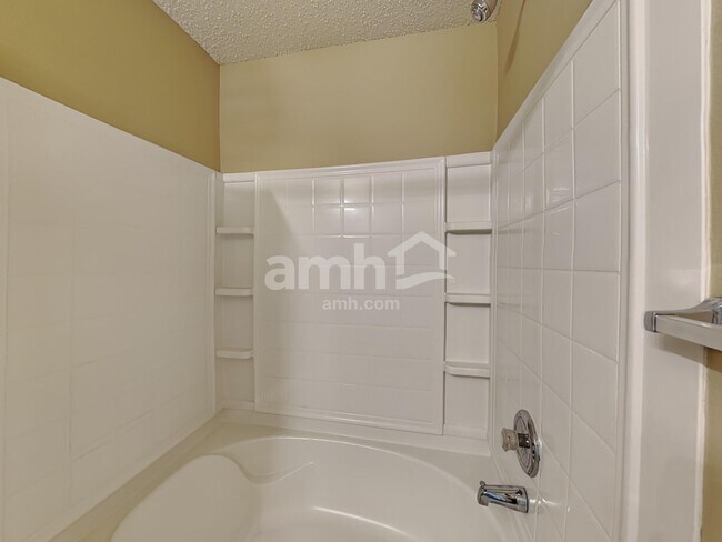 Building Photo - 515 Bridgewater Dr