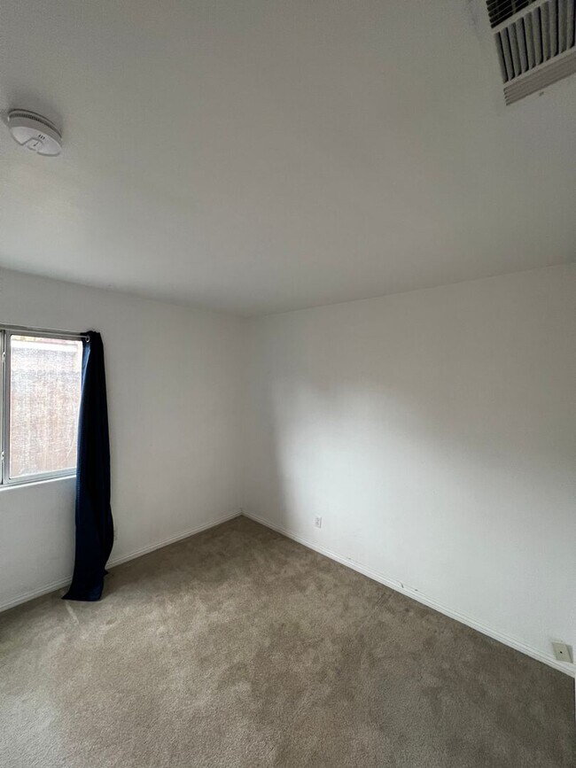 Building Photo - 5911 Golden Sunset Ct