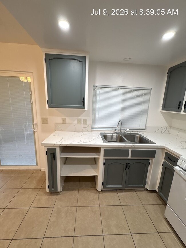Building Photo - 3021
