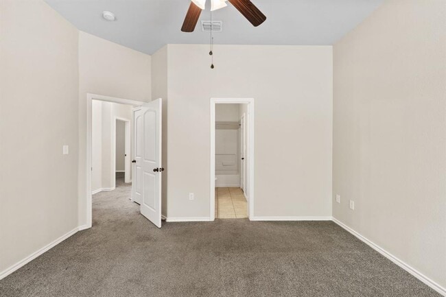 Building Photo - 119 Creekside Villa Dr