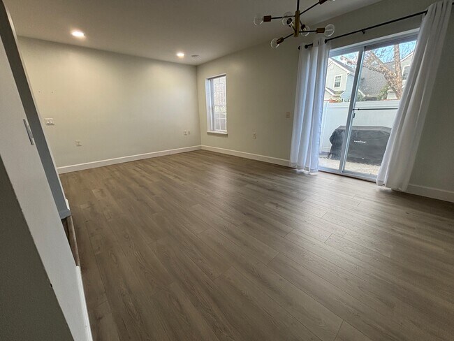 Building Photo - 5701 Lavender Plaza