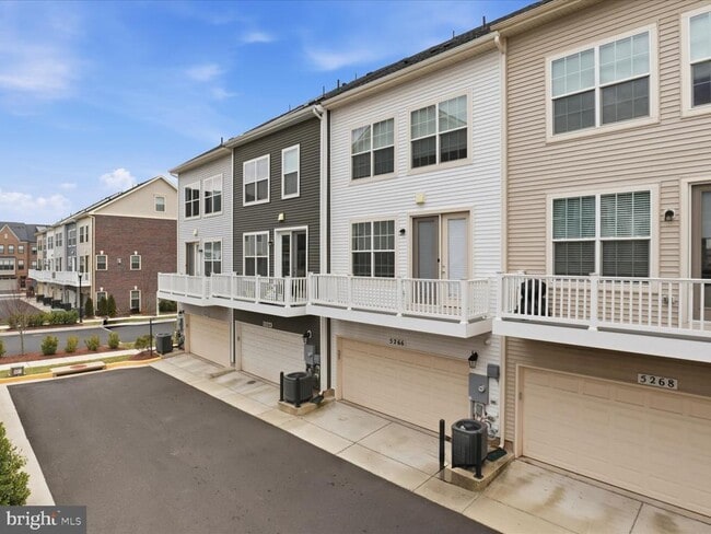 Building Photo - 5266 Ridgeview Retreat Dr