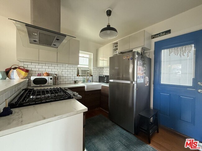 Building Photo - 710 Stepney St