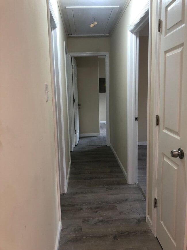 Building Photo - Recently Renovated 3 Bedroom Home! Very Spacious Living Area!! Master Bedroom with 1/2 Bath! Lots...