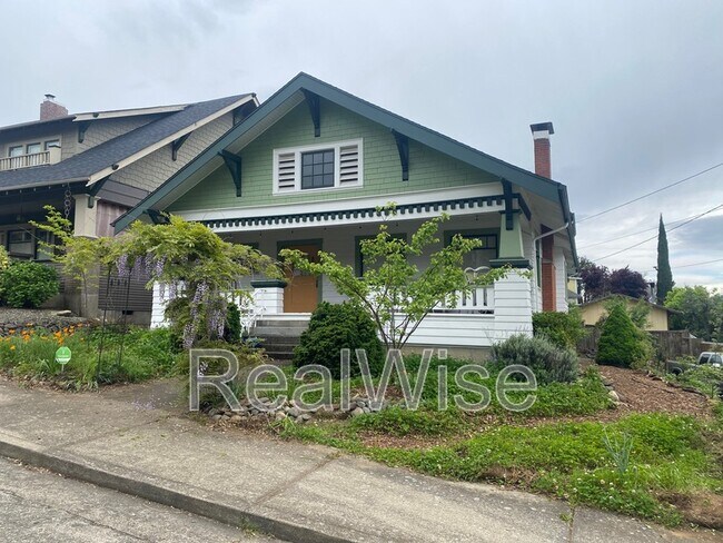 Building Photo - 837 SE Blakeley Ave