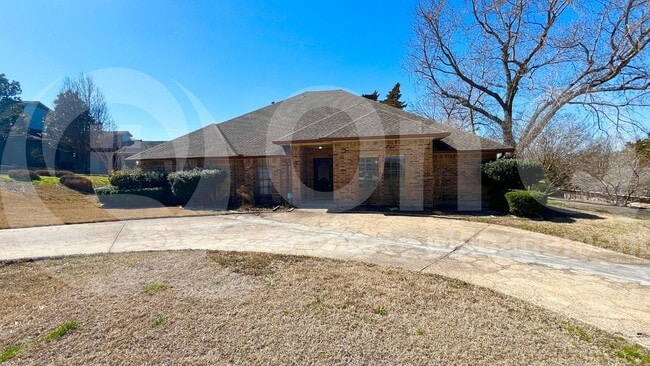 Primary Photo - 10 Cypress Ct