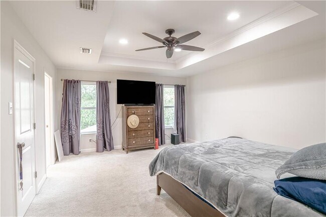 Building Photo - 324 Dalewood Dr