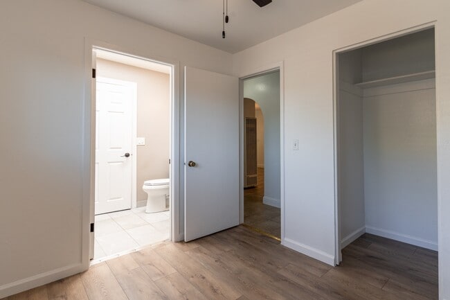 Building Photo - 300 IOLI Ranch Cir