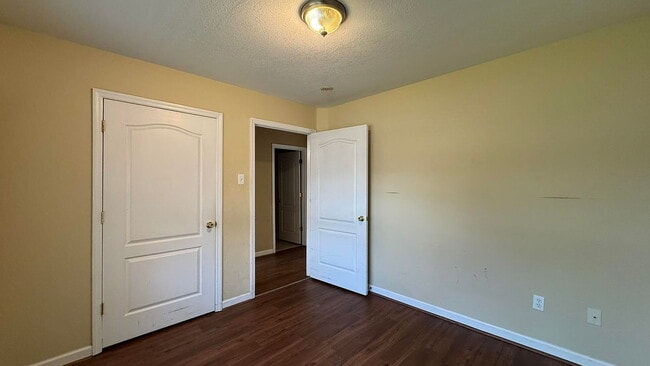 Building Photo - Single Family Home For Rent