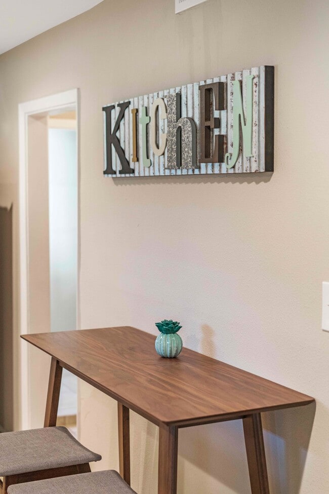 Building Photo - 1919 Puritan Dr