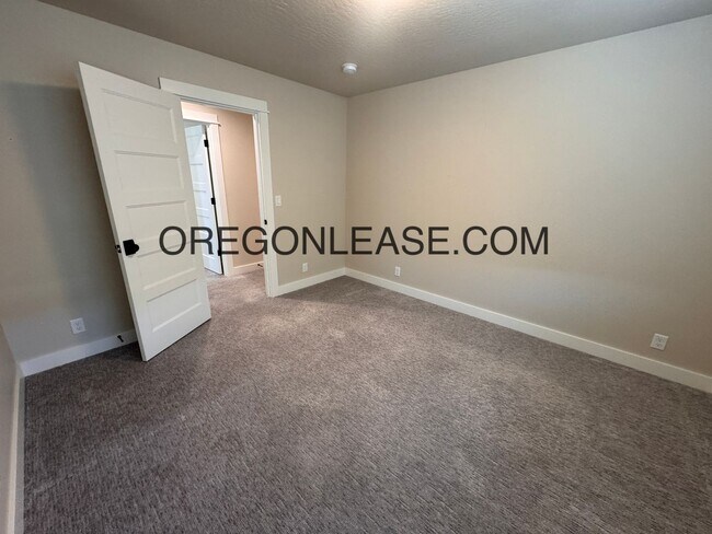 Building Photo - Spacious 4-Bedroom Home in Thurston Area –...