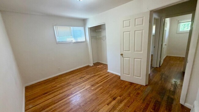 Building Photo - 5614 Sanborn Dr