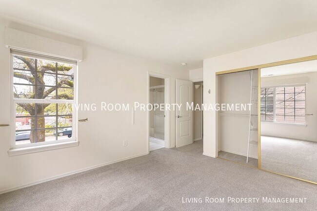 Building Photo - 1602 NE Glisan St