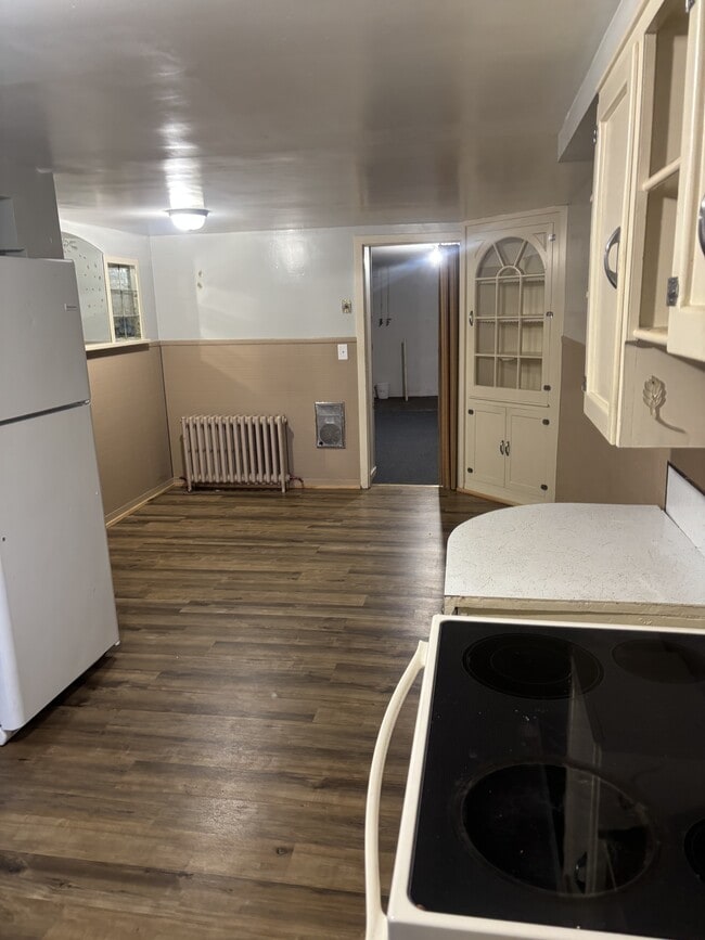 Building Photo - 2 S Vine St