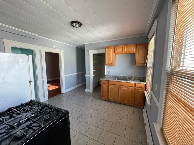 Building Photo - 152 Wolcott St