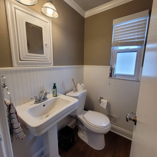 Building Photo - Upper St. Clair 4 Bedroom Home - In ground...