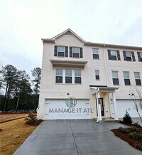 Building Photo - Beautiful End-Unit three-story townhome in Tucker