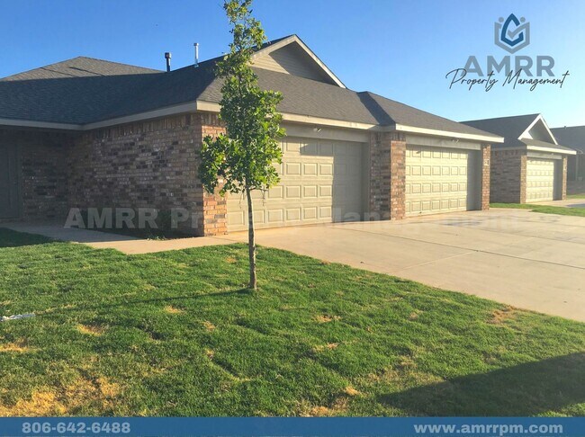 Building Photo - Spacious & Modern 2-Bedroom Townhome
