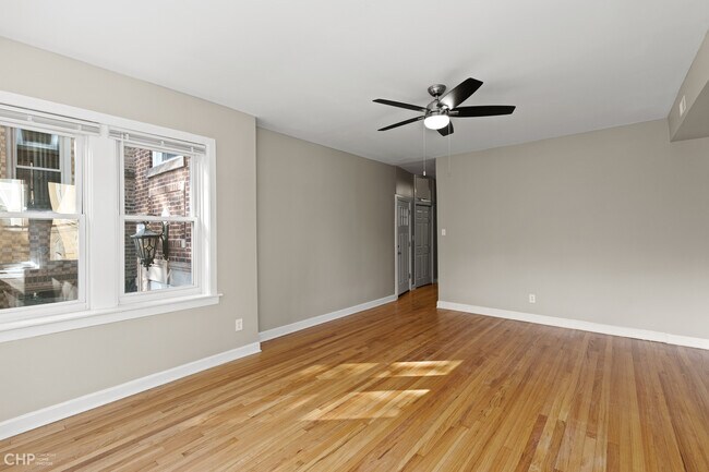 Building Photo - 3744 W Eastwood Ave