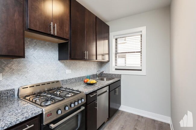 Building Photo - 0 bedroom in Chicago IL 60614