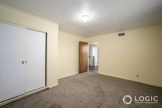 Building Photo - 4220 S Fortuna Way