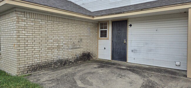 Building Photo - 4003 Nadine Dr