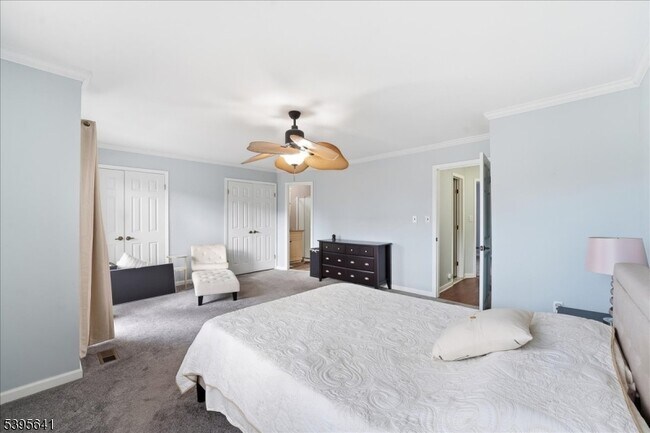 Building Photo - 2606 Trafalgar Square