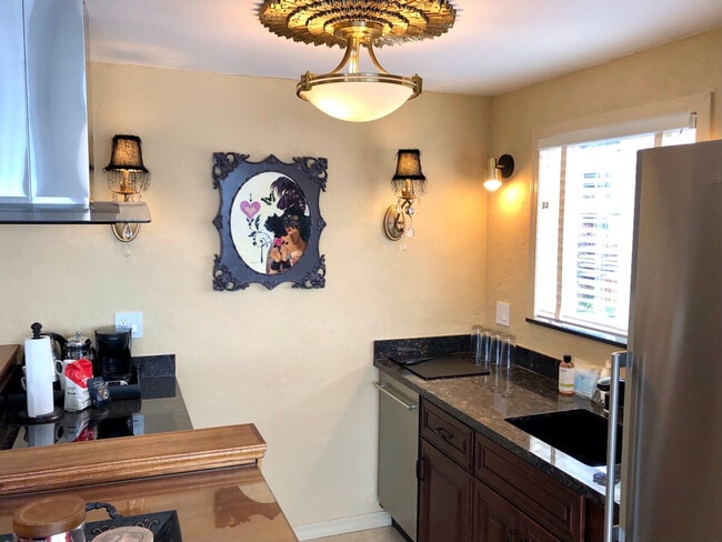 Building Photo - 4028 Beach Dr SW