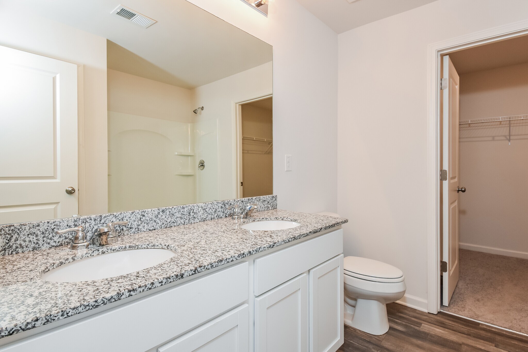 Building Photo - 32 Oxford Ln