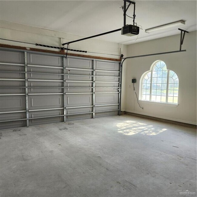 Building Photo - 2914 Chateau St