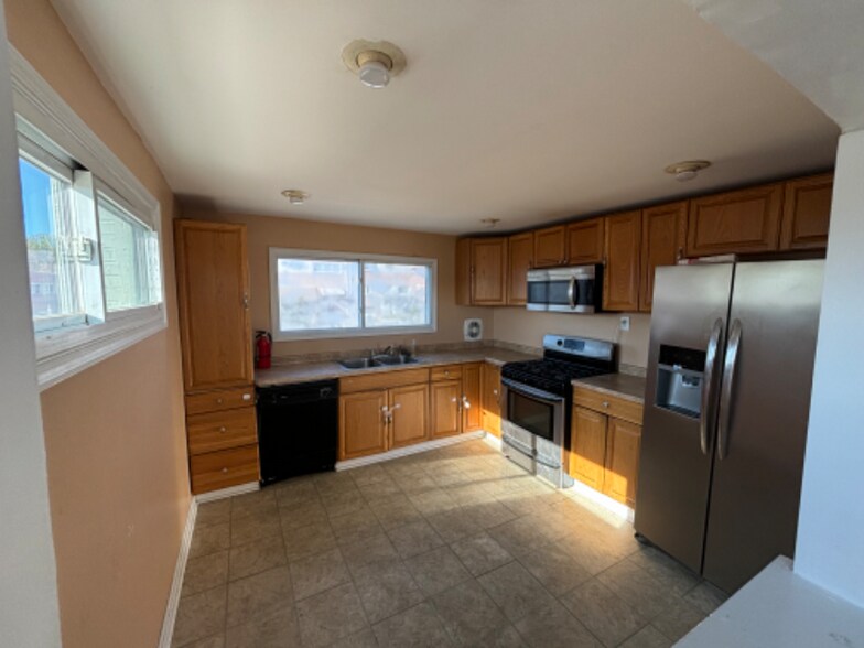Building Photo - 2129 Ravenwood Dr