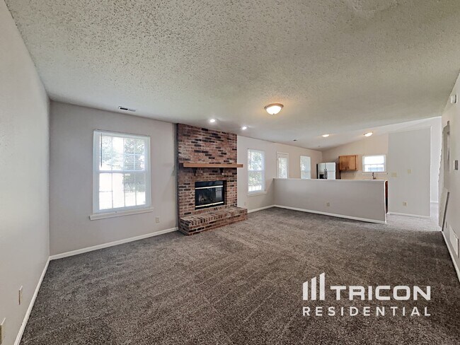 Building Photo - 2343 Rolling Oak Dr