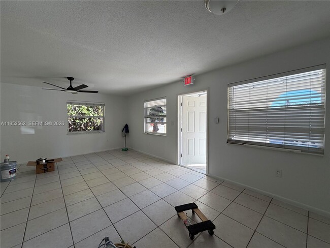 Building Photo - 951 SW 16th St