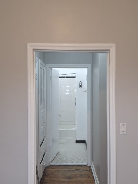 Building Photo - 768 E 900 S