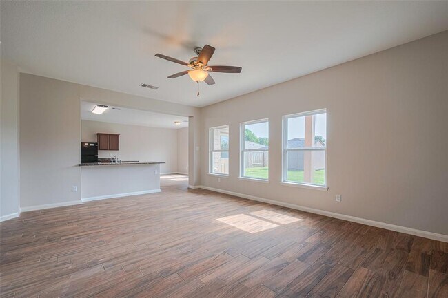 Building Photo - 5123 Oak Briar Ln