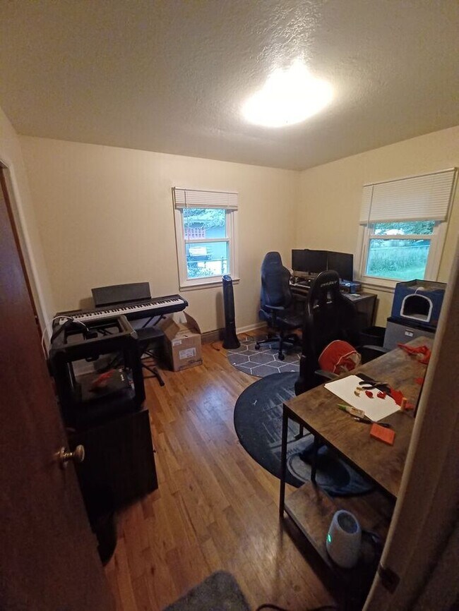 Building Photo - 3 Bedroom House in Laporte